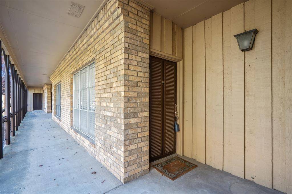 Fort Worth, TX 76109,4312 Bellaire Drive S #223