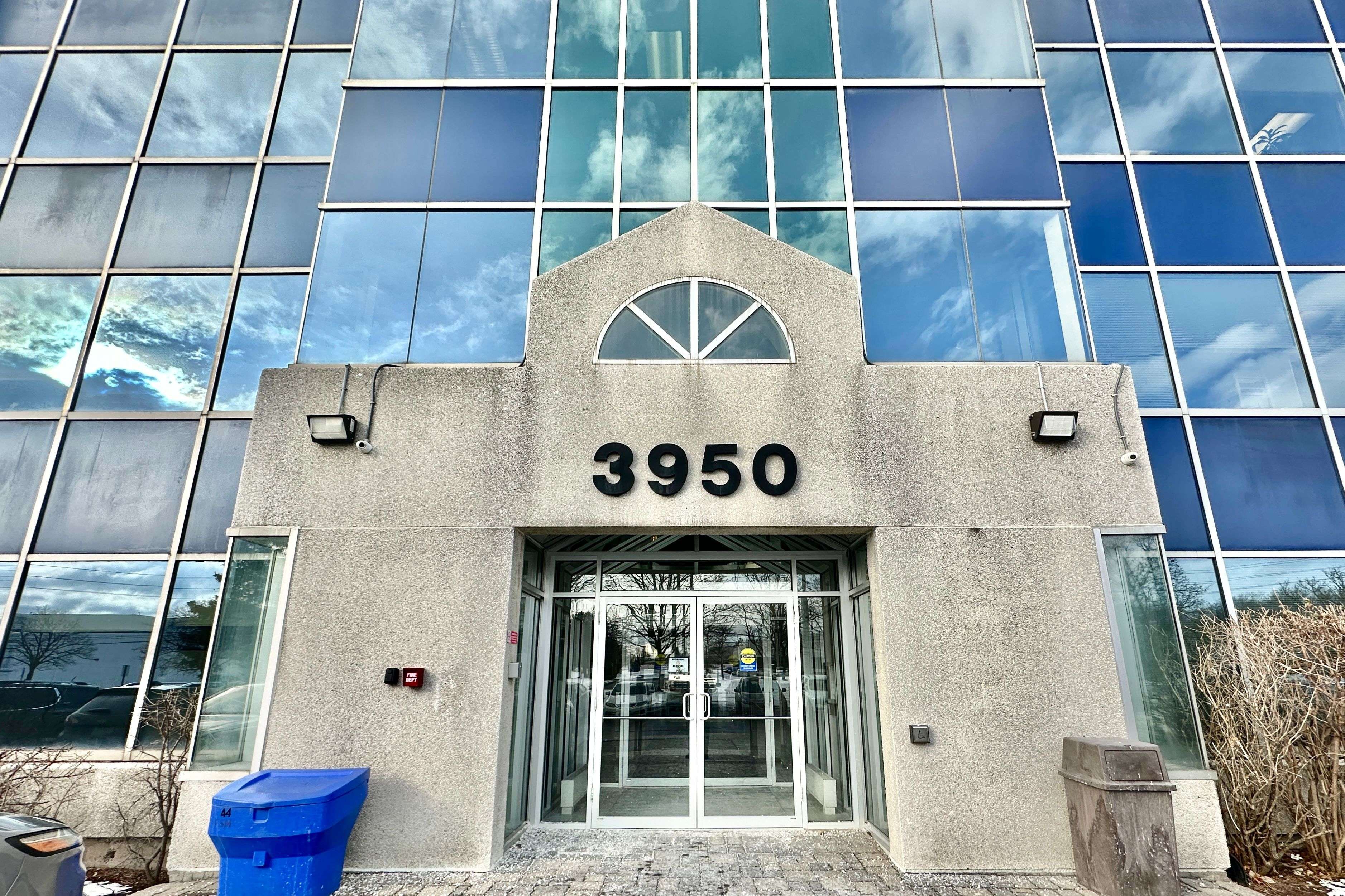 Markham, ON L3R 0A9,3950 14th AVE #406