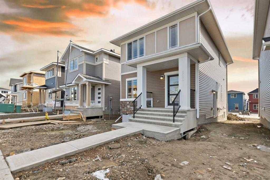 Airdrie, AB T4B 5M5,826 Bayview TER SW