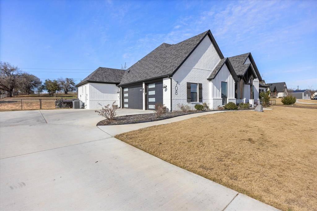 Azle, TX 76020,708 Glade Park Court