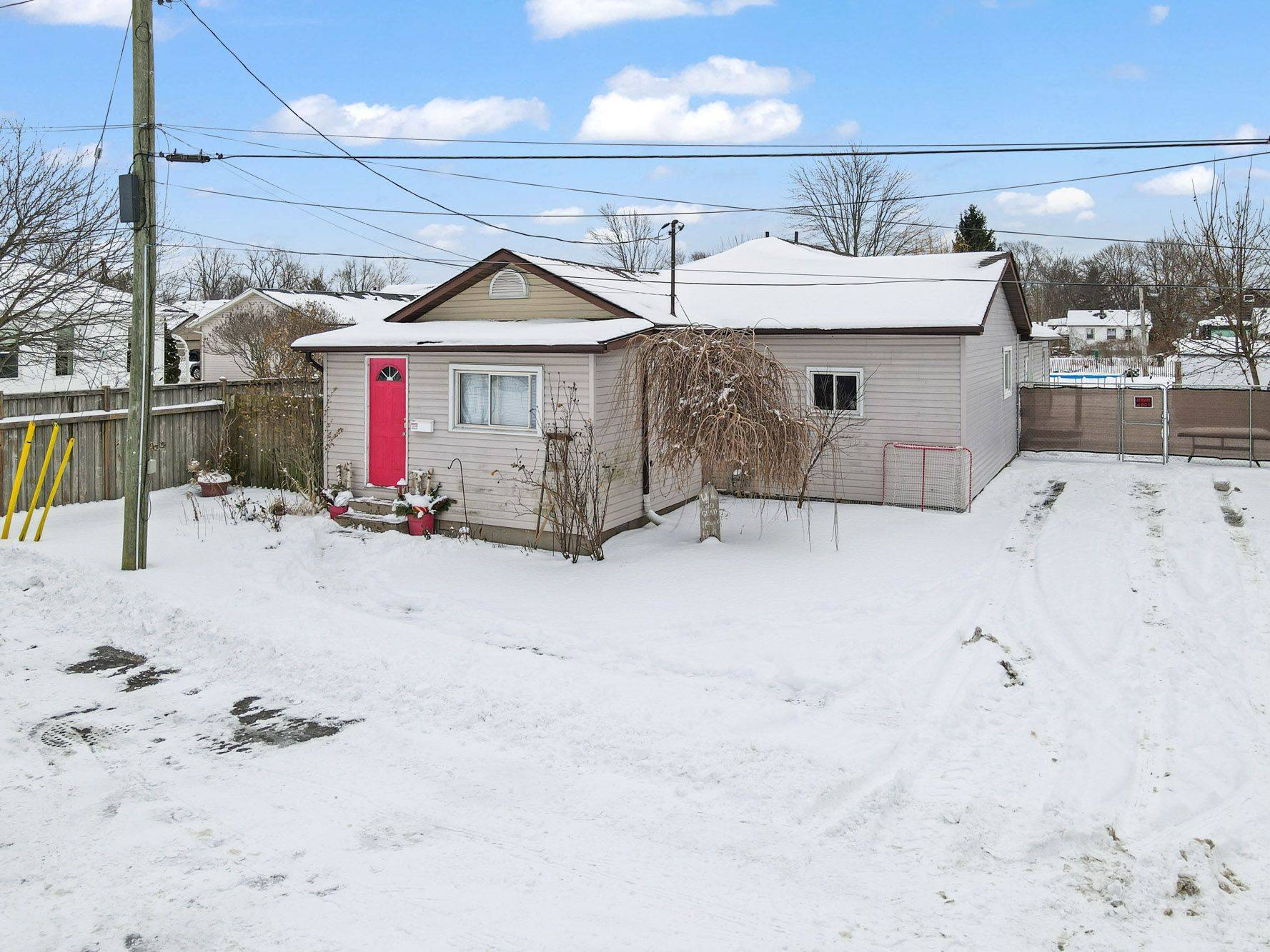 Fort Erie, ON L2A 1E2,39 Longtent AVE