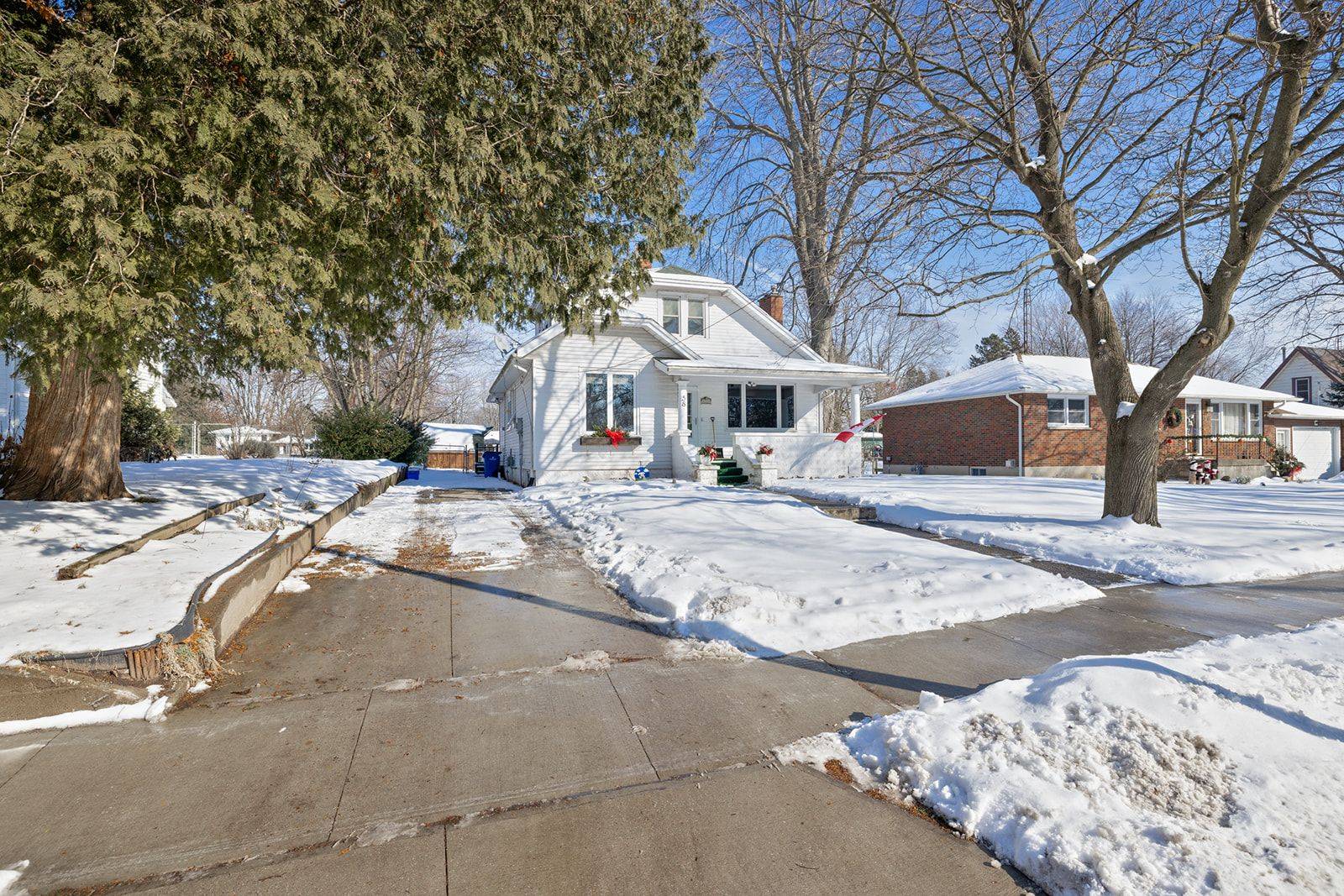 Chatham-kent, ON N0P 2C0,58 Erie ST S