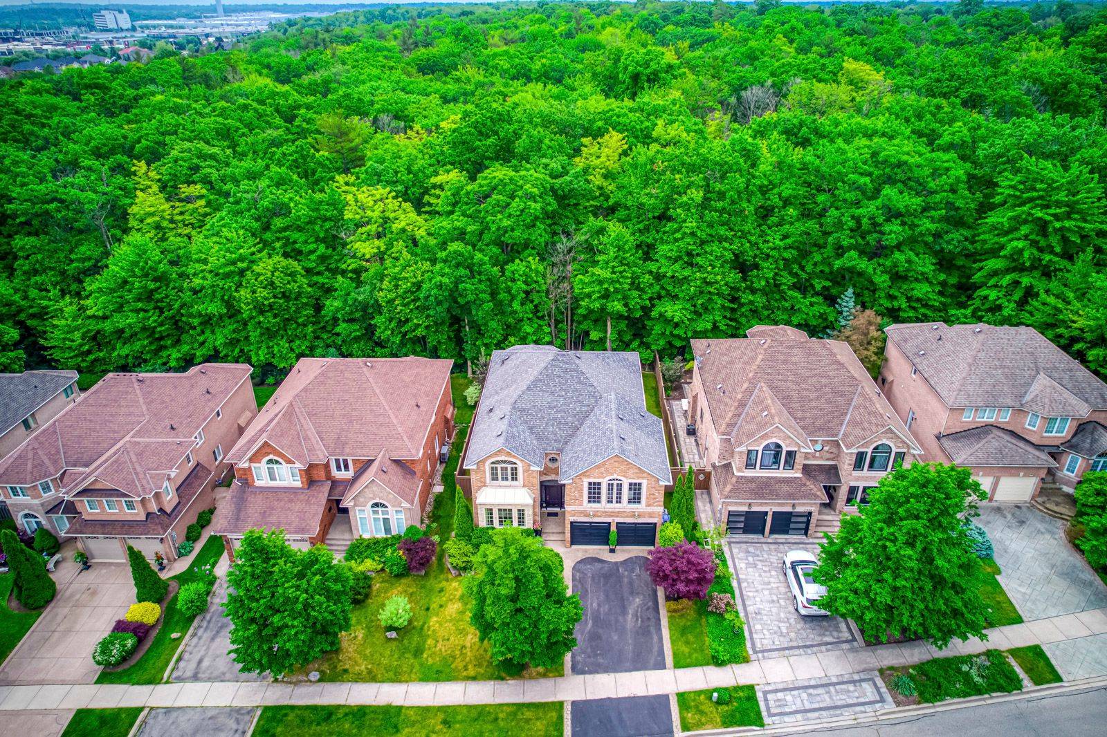 Oakville, ON L6H 6C7,1362 Creekwood TRL