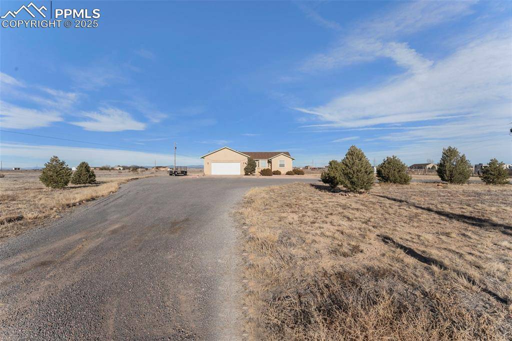 Pueblo, CO 81007,613 E Earl DR