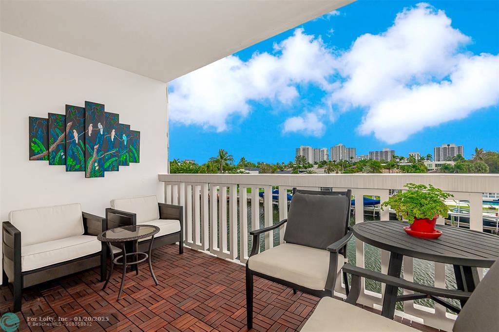 Hallandale Beach, FL 33009,455 Paradise Isle Blvd  #302