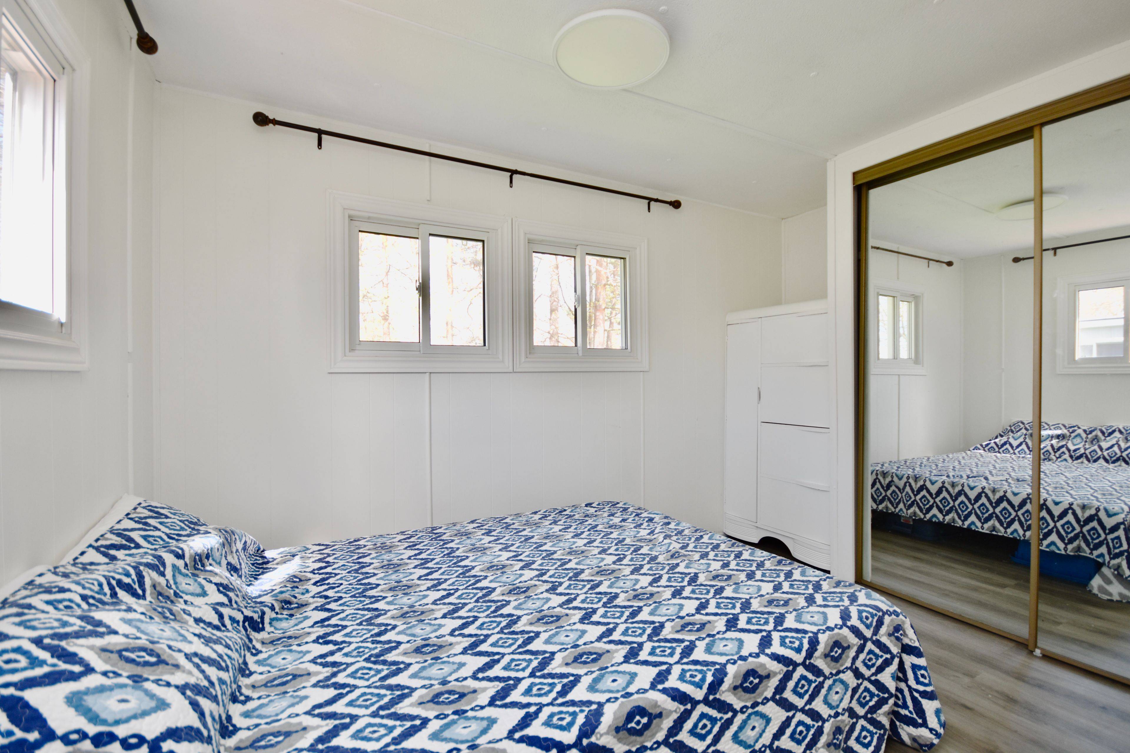 12 Vics RD, Midland, ON L4R 0B9