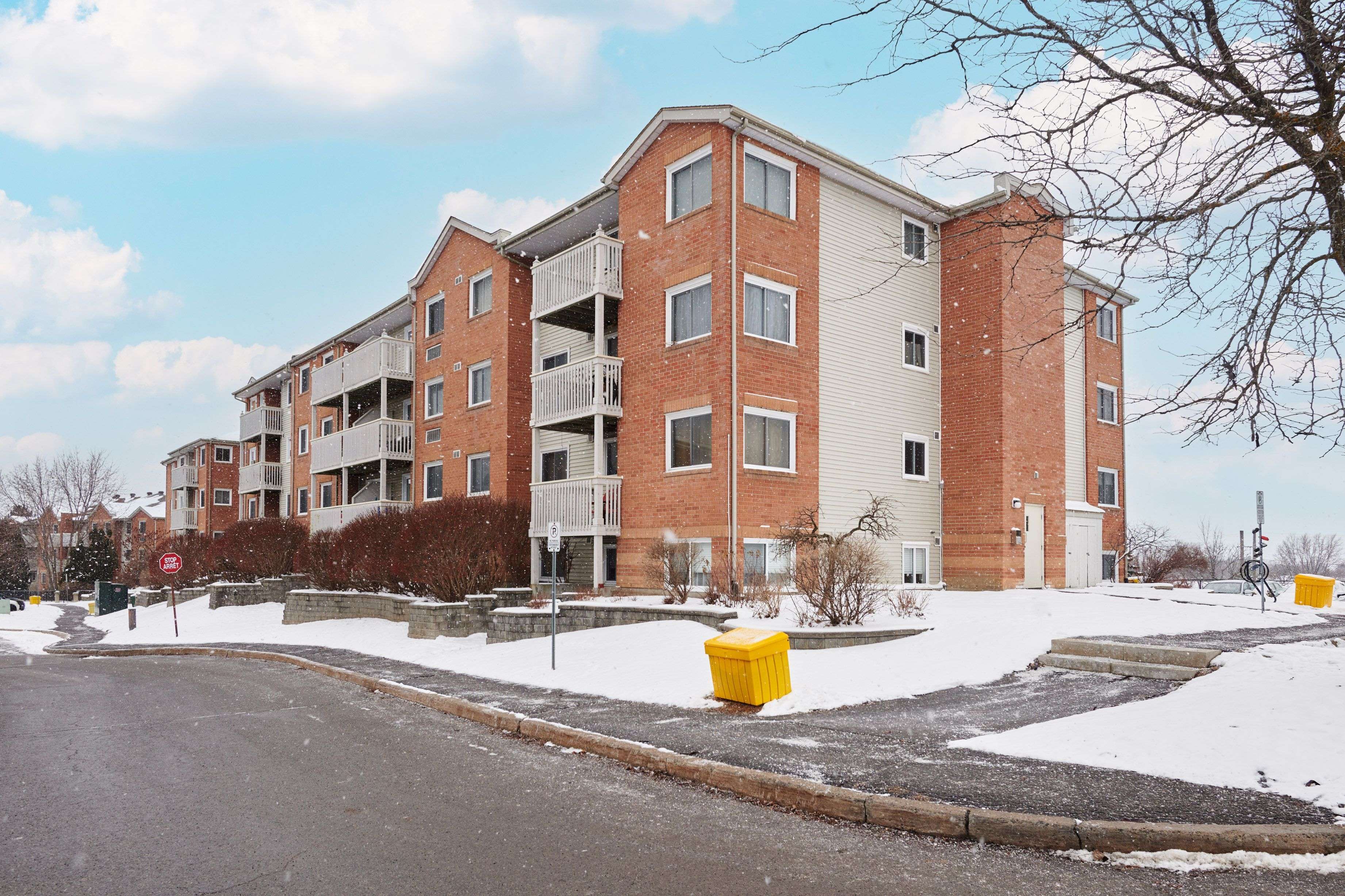 Orleans - Cumberland And Area, ON K1E 3W9,345 Centrum BLVD W #403