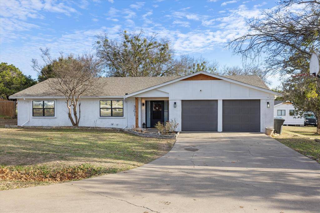 Granbury, TX 76048,301 Saddleview Court