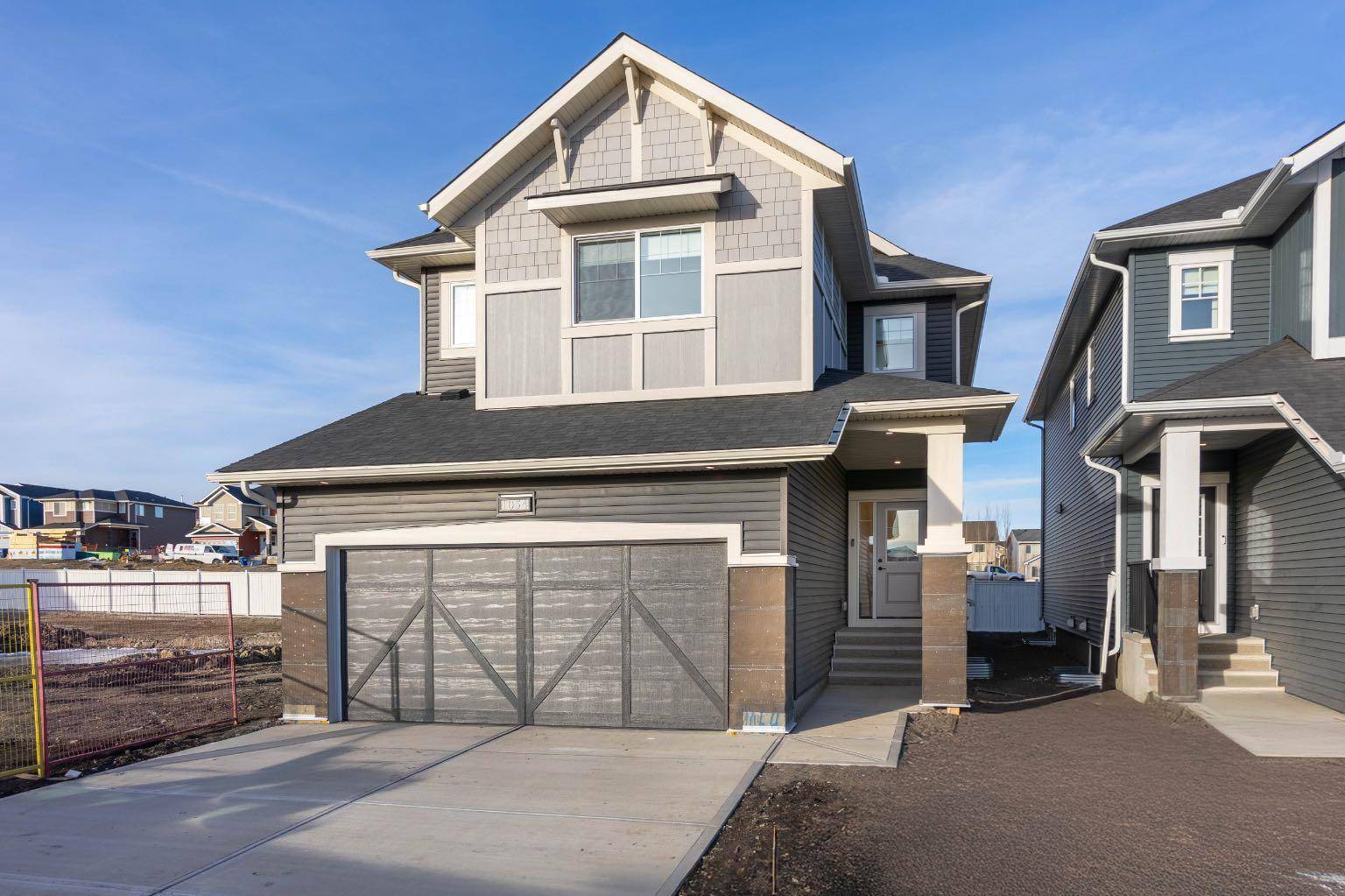 Airdrie, AB T4B 5N8,1054 Bayview CRES SW