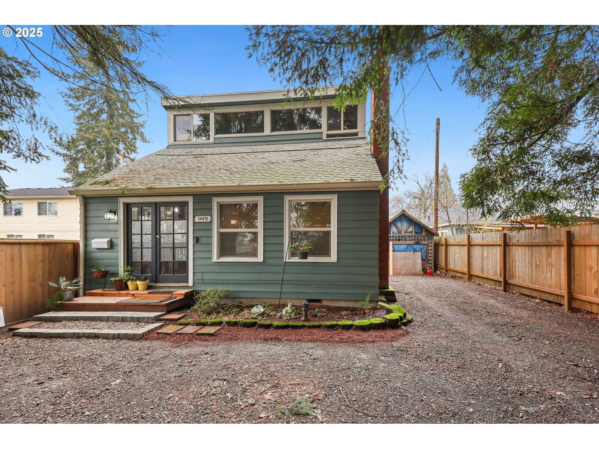 Eugene, OR 97402,949 W 13TH AVE