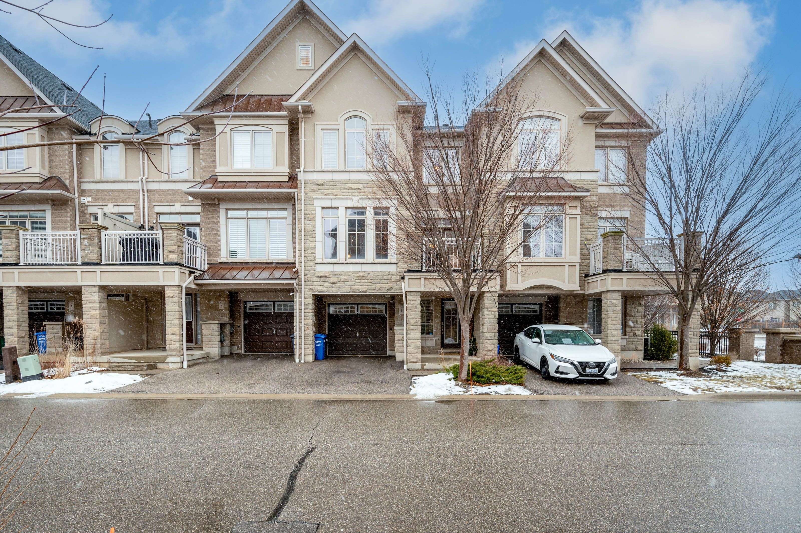 Oakville, ON L6M 0S4,2435 Greenwich DR #1