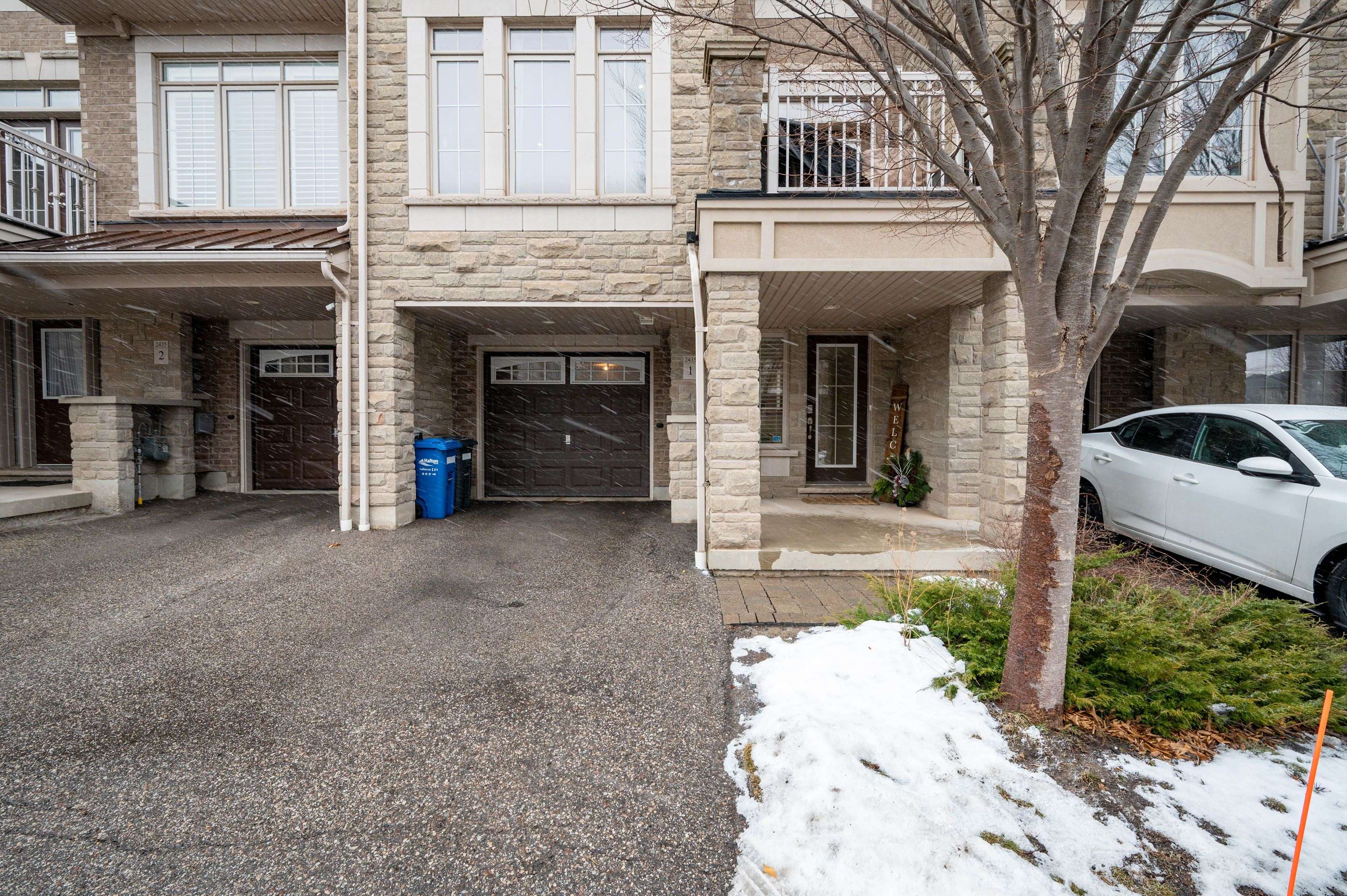 Oakville, ON L6M 0S4,2435 Greenwich DR #1