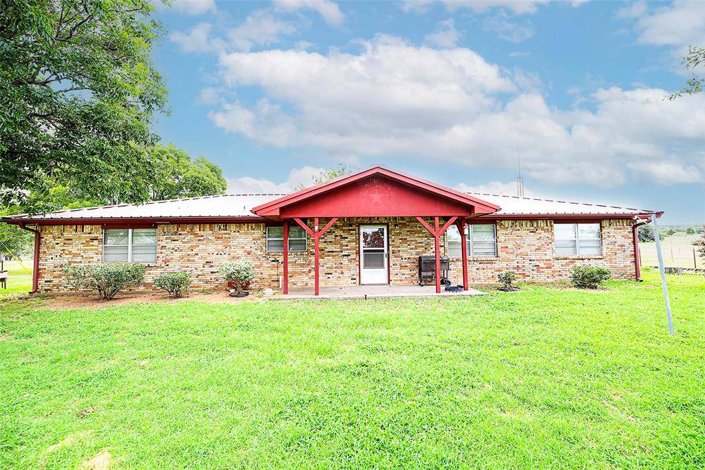 Bowie, TX 76230,1542 W Bugscuffle Road