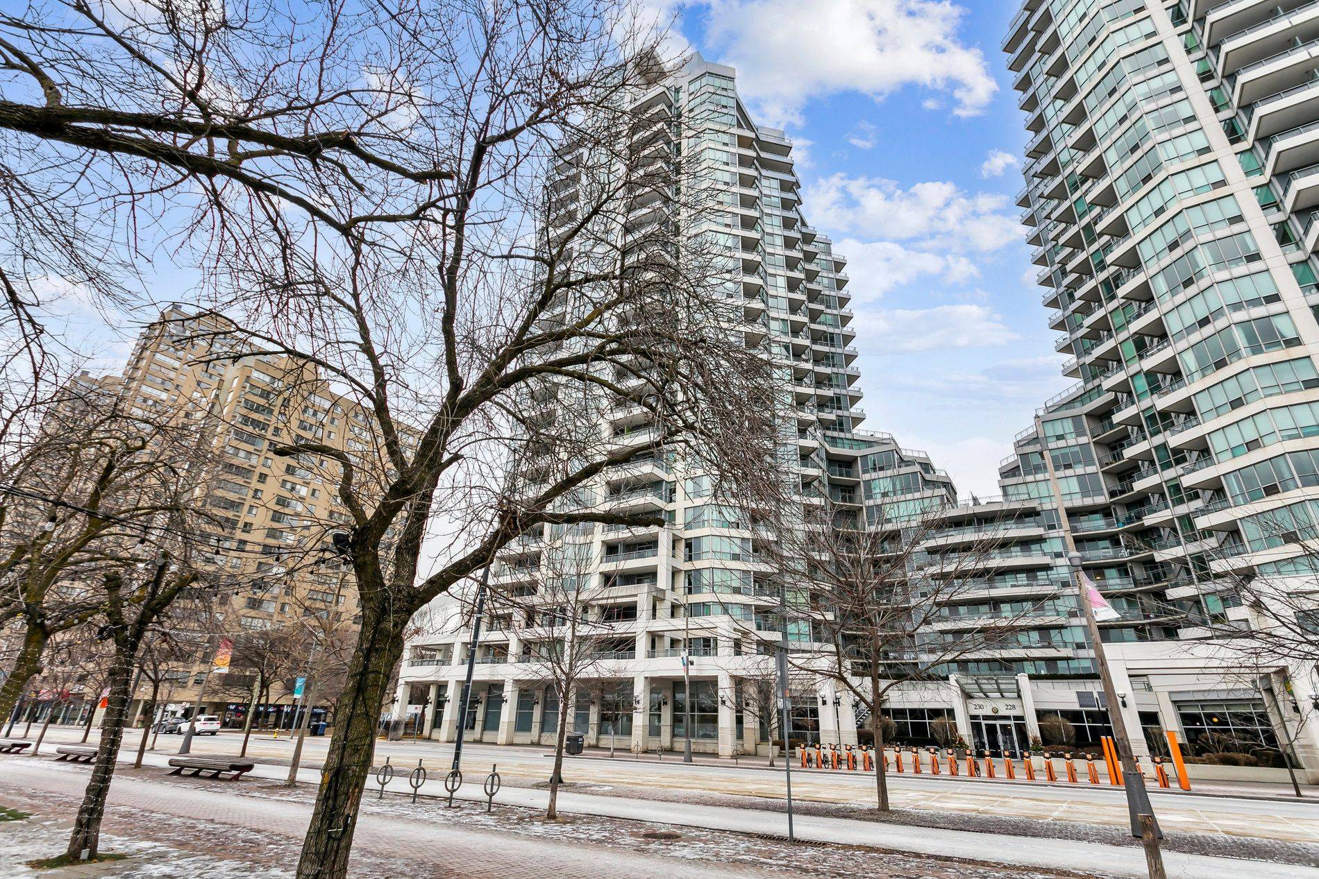 Toronto, ON M5J 2Y7,230 Queens Quay W #1119