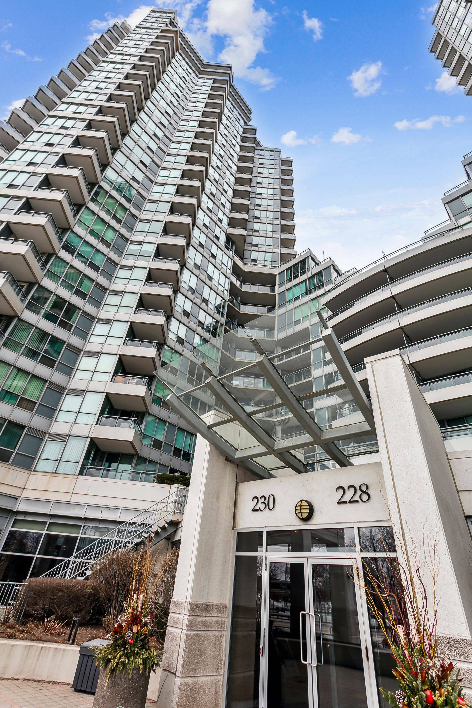 Toronto, ON M5J 2Y7,230 Queens Quay W #1119