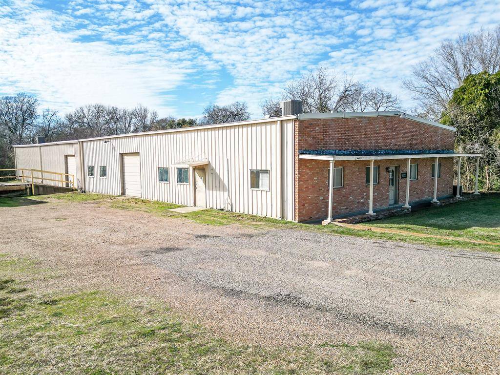 Ennis, TX 75119,2415 N Preston Street