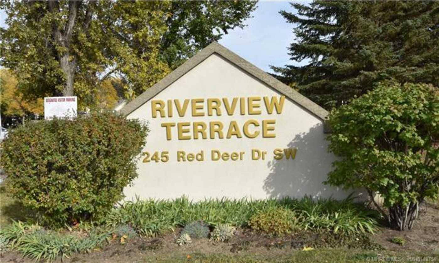 Medicine Hat, AB T1A 8P4,245 Red Deer DR SW #302