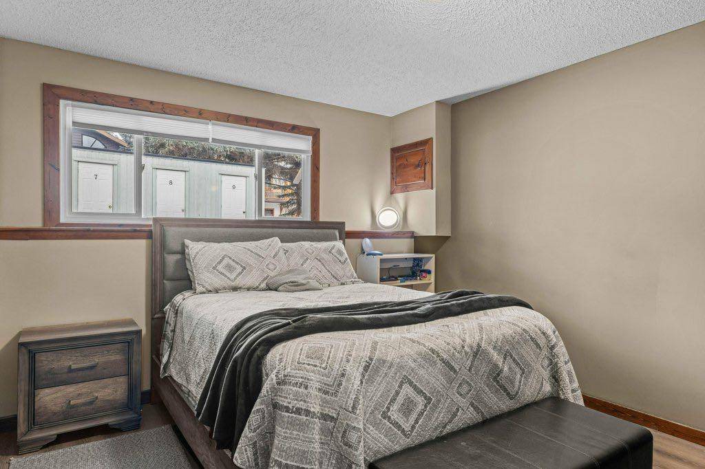 Canmore, AB T1w2j5,630 3rd ST #8