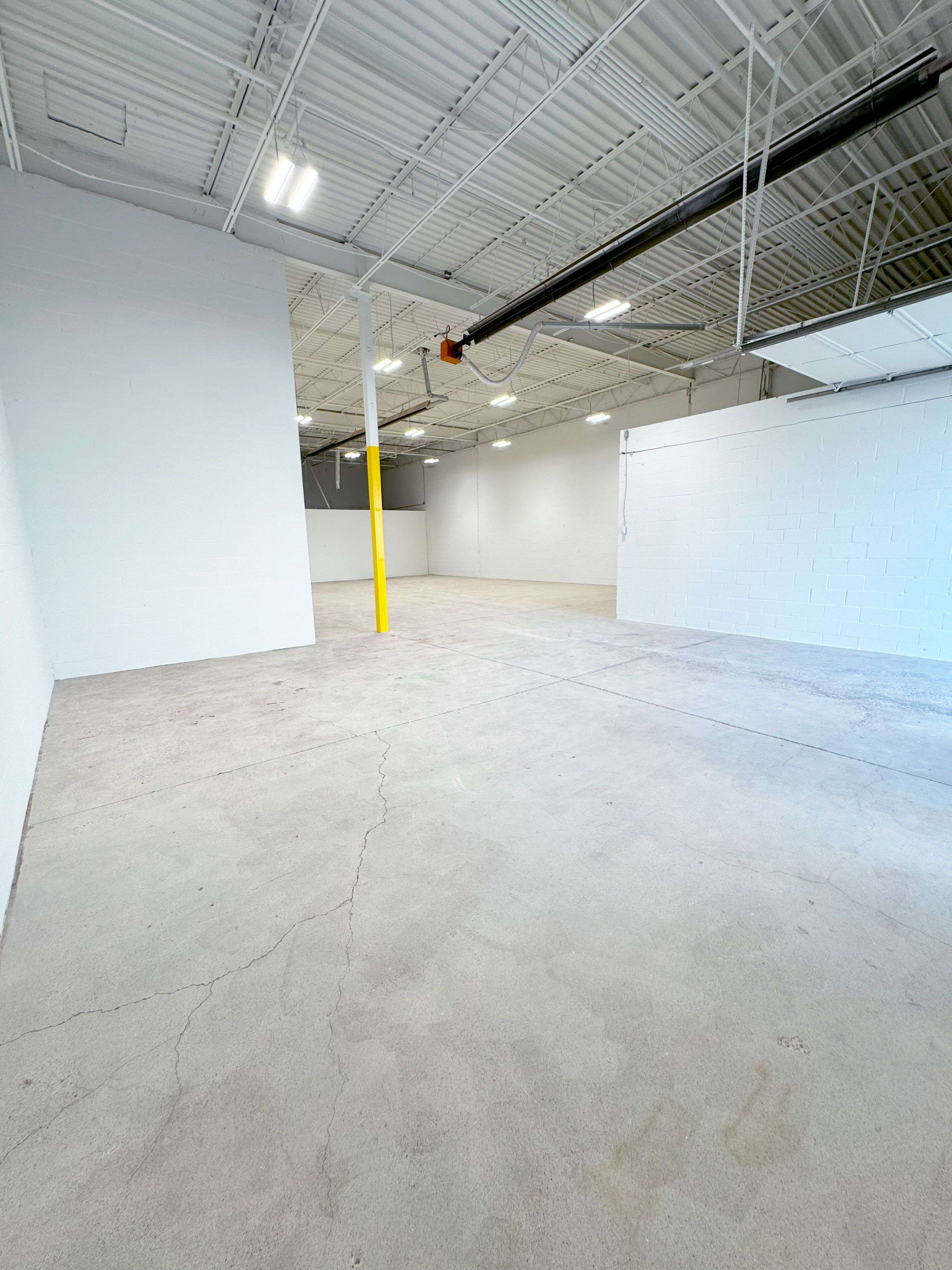 Mississauga, ON L5T 2C6,975 Mid-Way BLVD #7