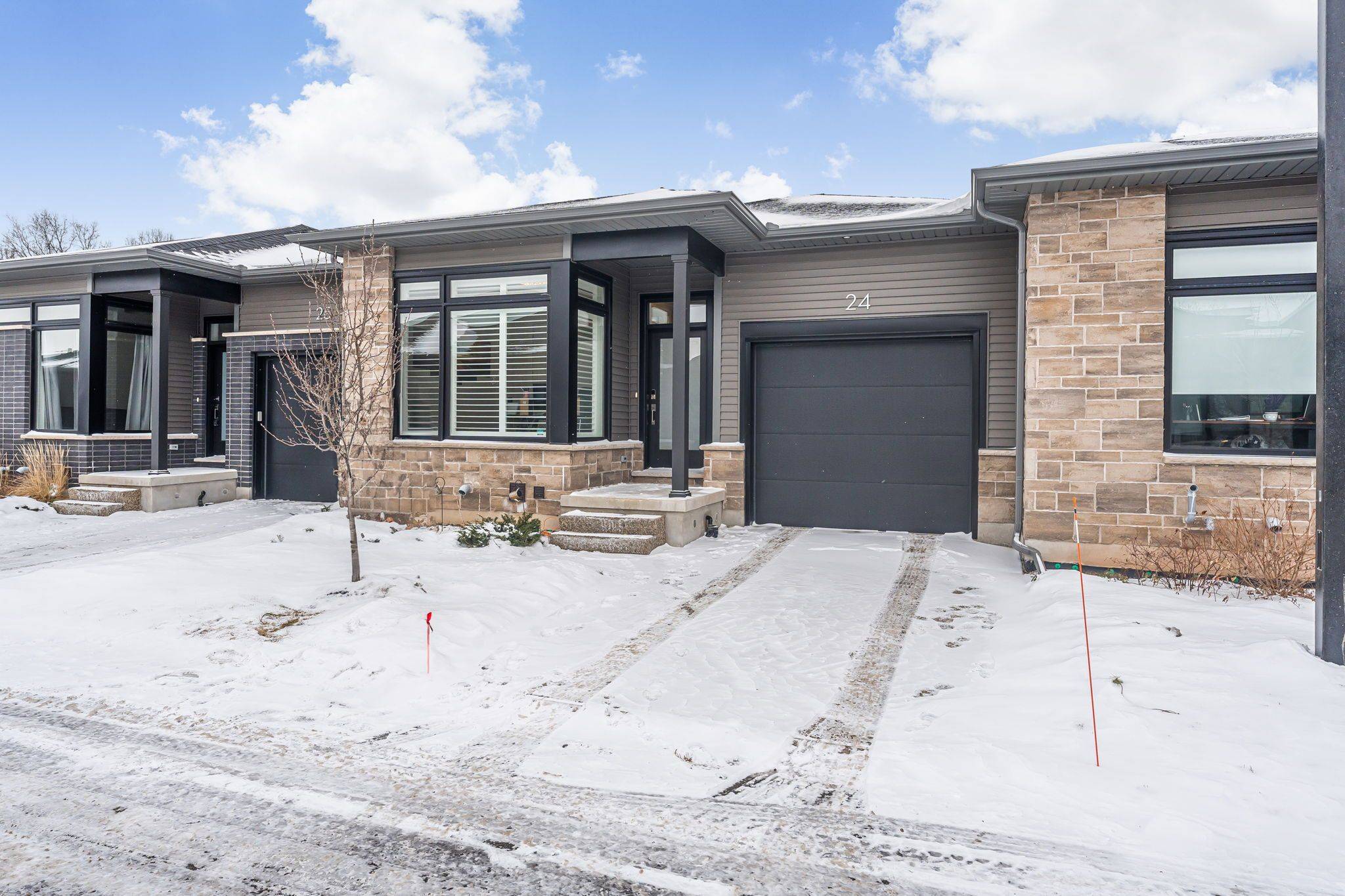 Niagara Falls, ON L2G 0Y7,8974 Willoughby DR #24