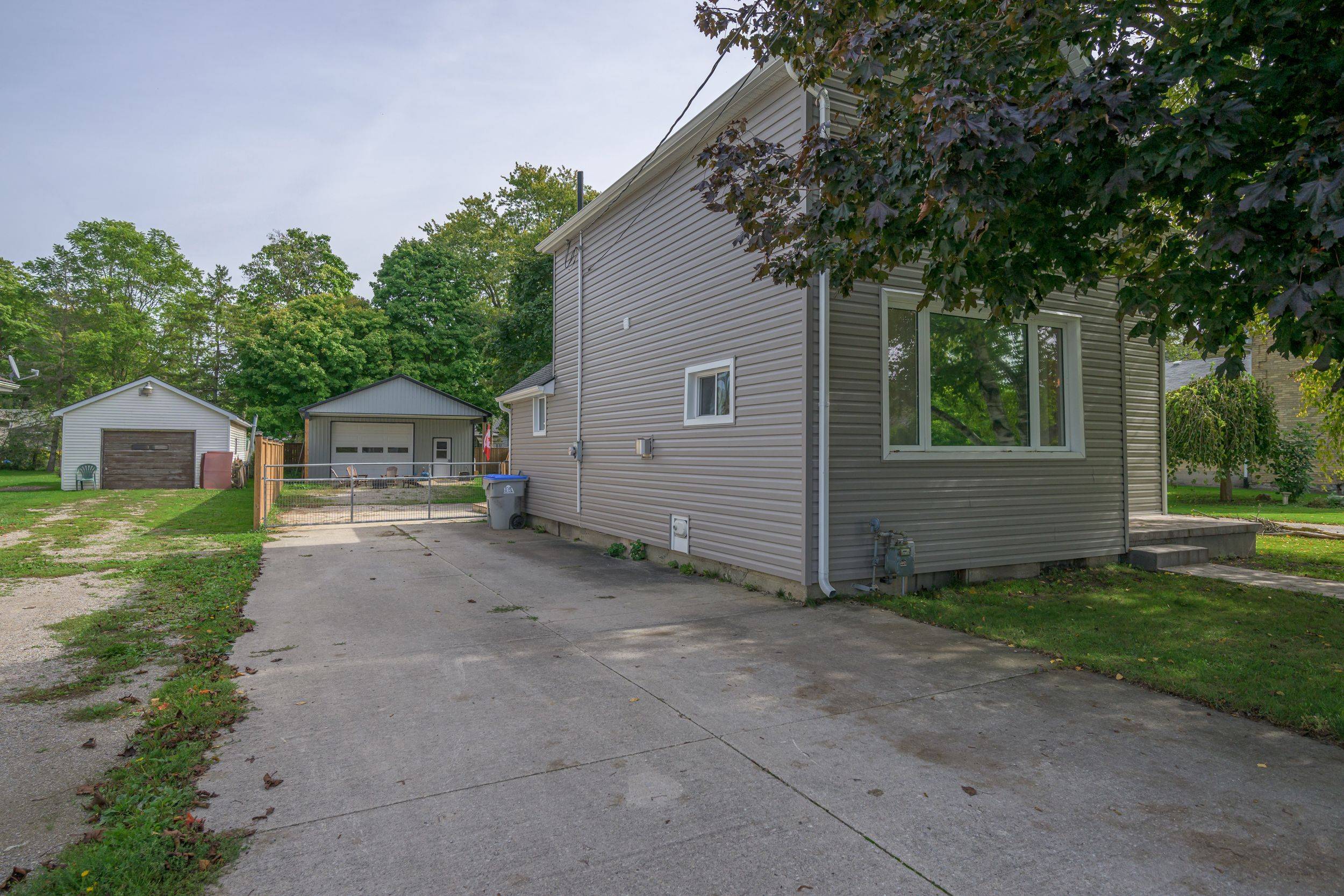 North Middlesex, ON N0M 2K0,256 Pearl ST