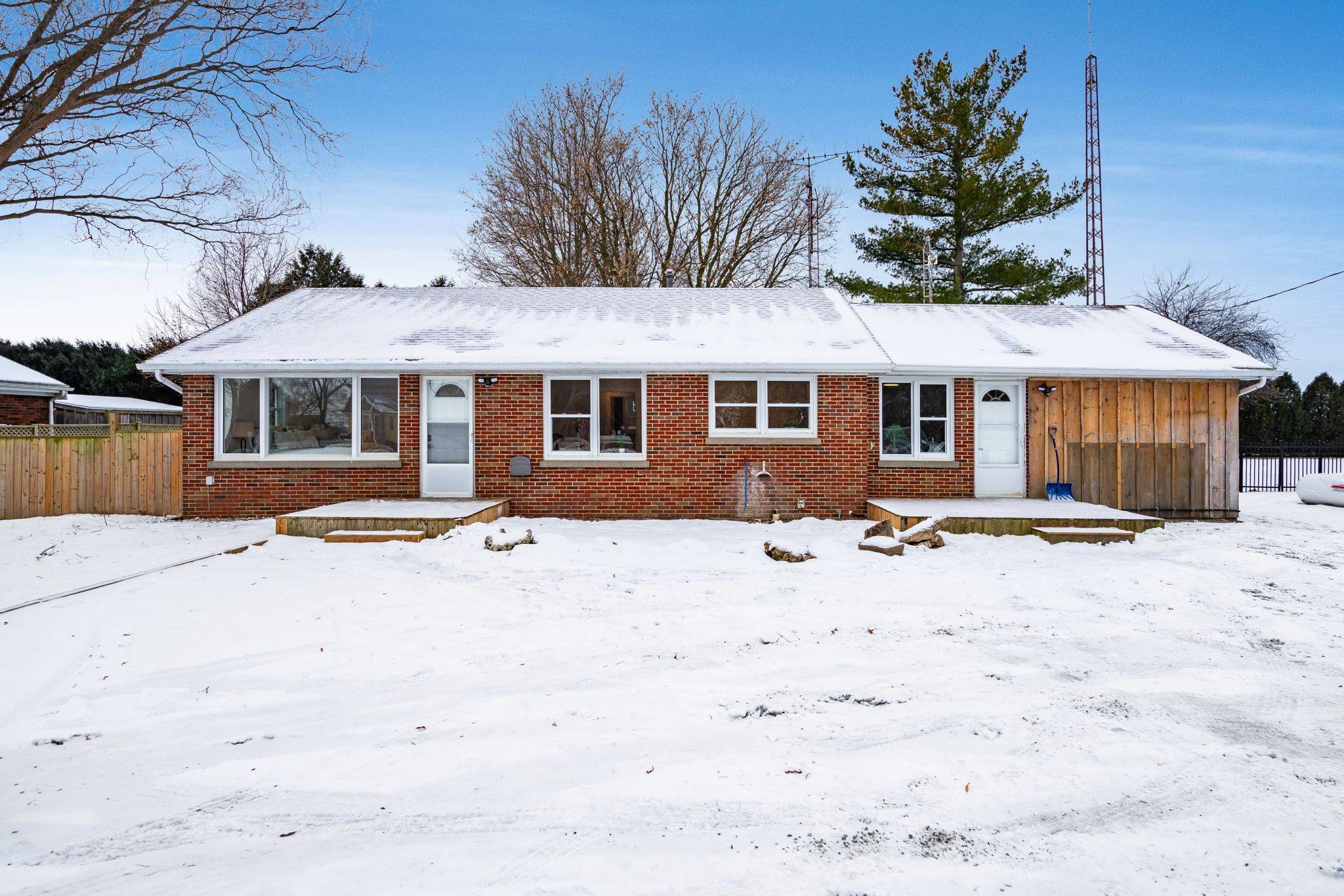 Chatham-kent, ON N0P 1L0,25172 St Clair RD