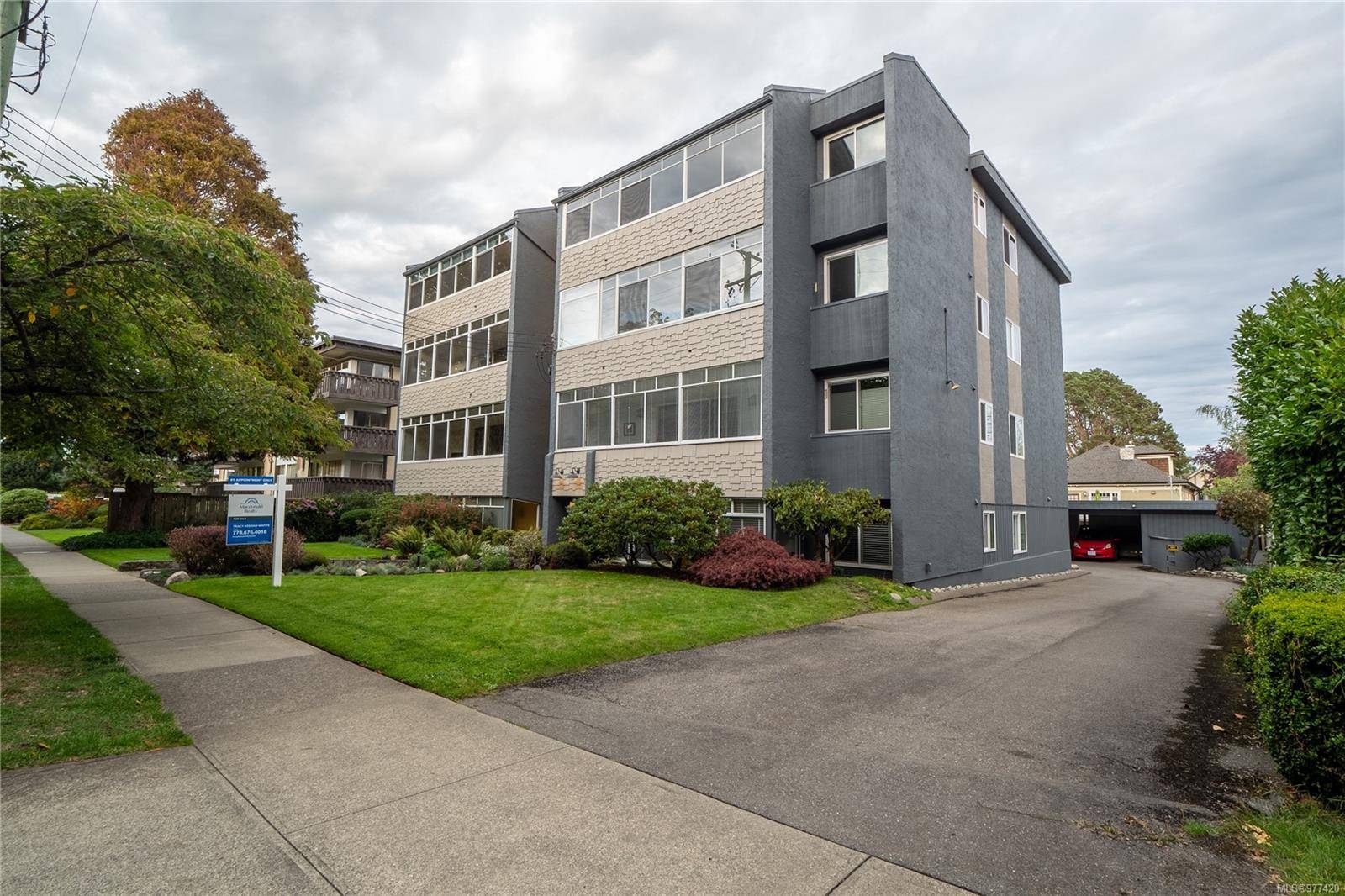 Victoria, BC V8V 2Y4,978 Heywood Ave #201