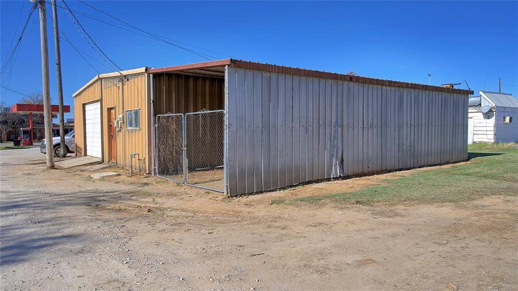 Nocona, TX 76255,105 W Hwy 82