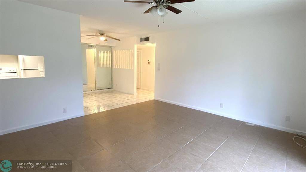 Deerfield Beach, FL 33441,495 SE 8th St  #136