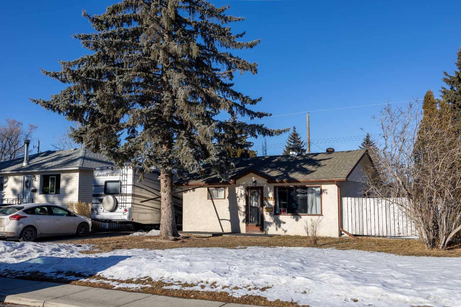 Calgary, AB T3B 1L1,6428 33 AVE NW