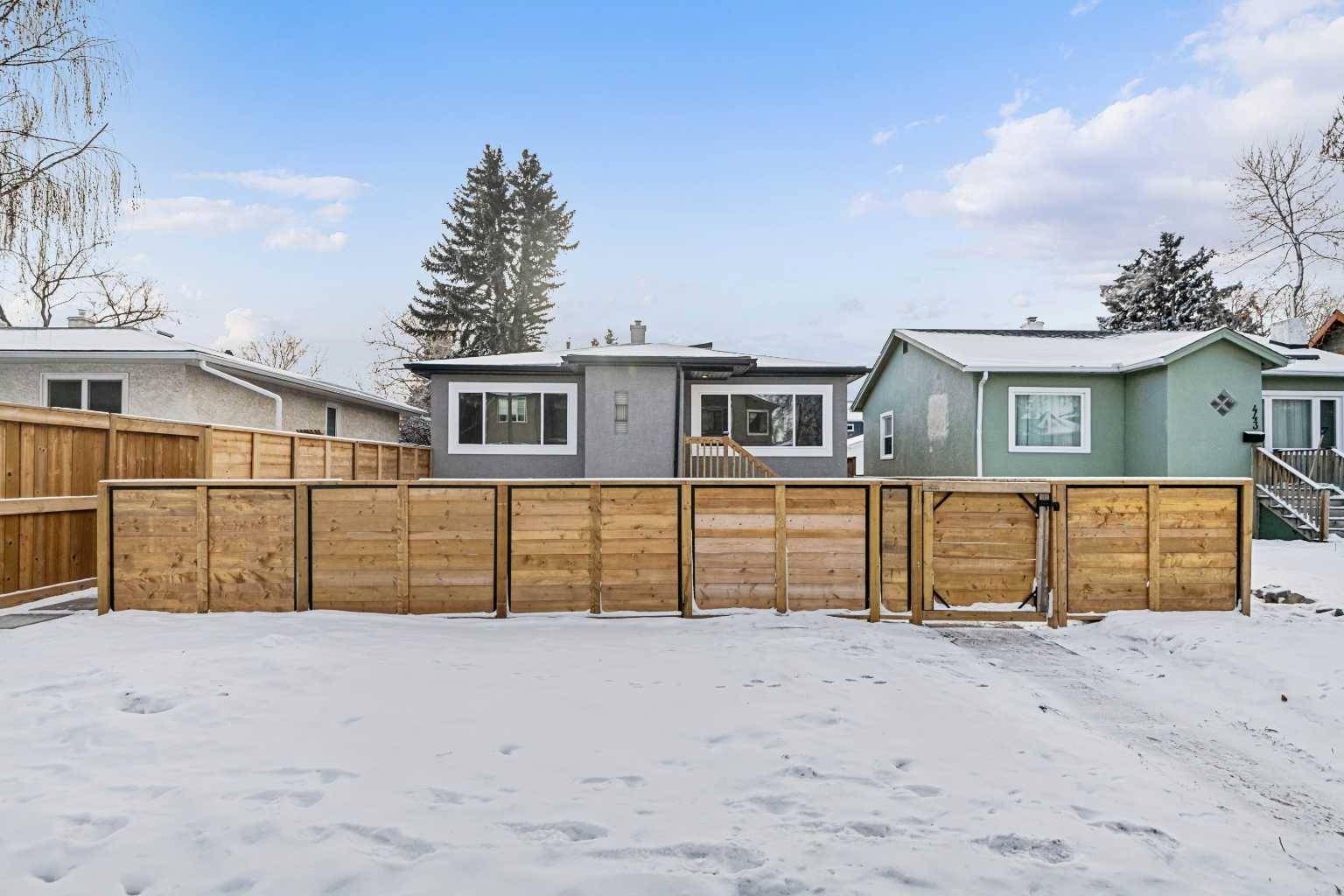 Calgary, AB T2E 1W1,445 23 AVE NE