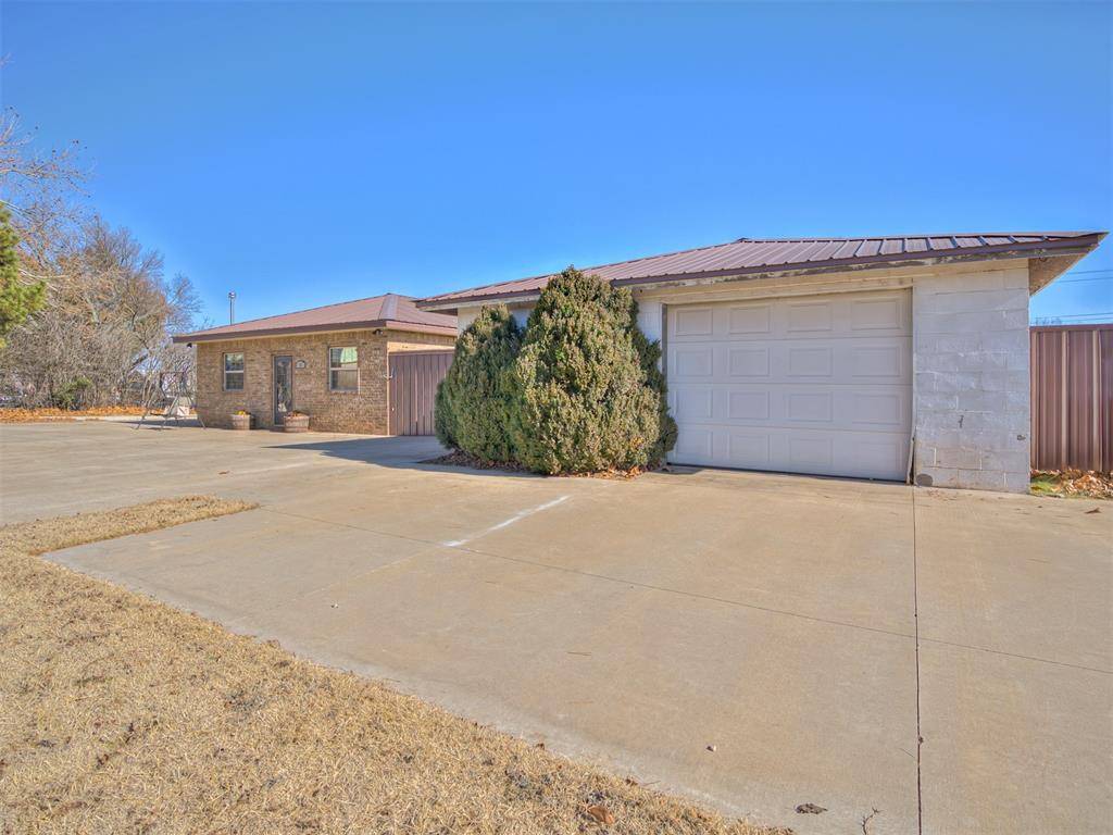 Tuttle, OK 73089,102 SE 1st Street