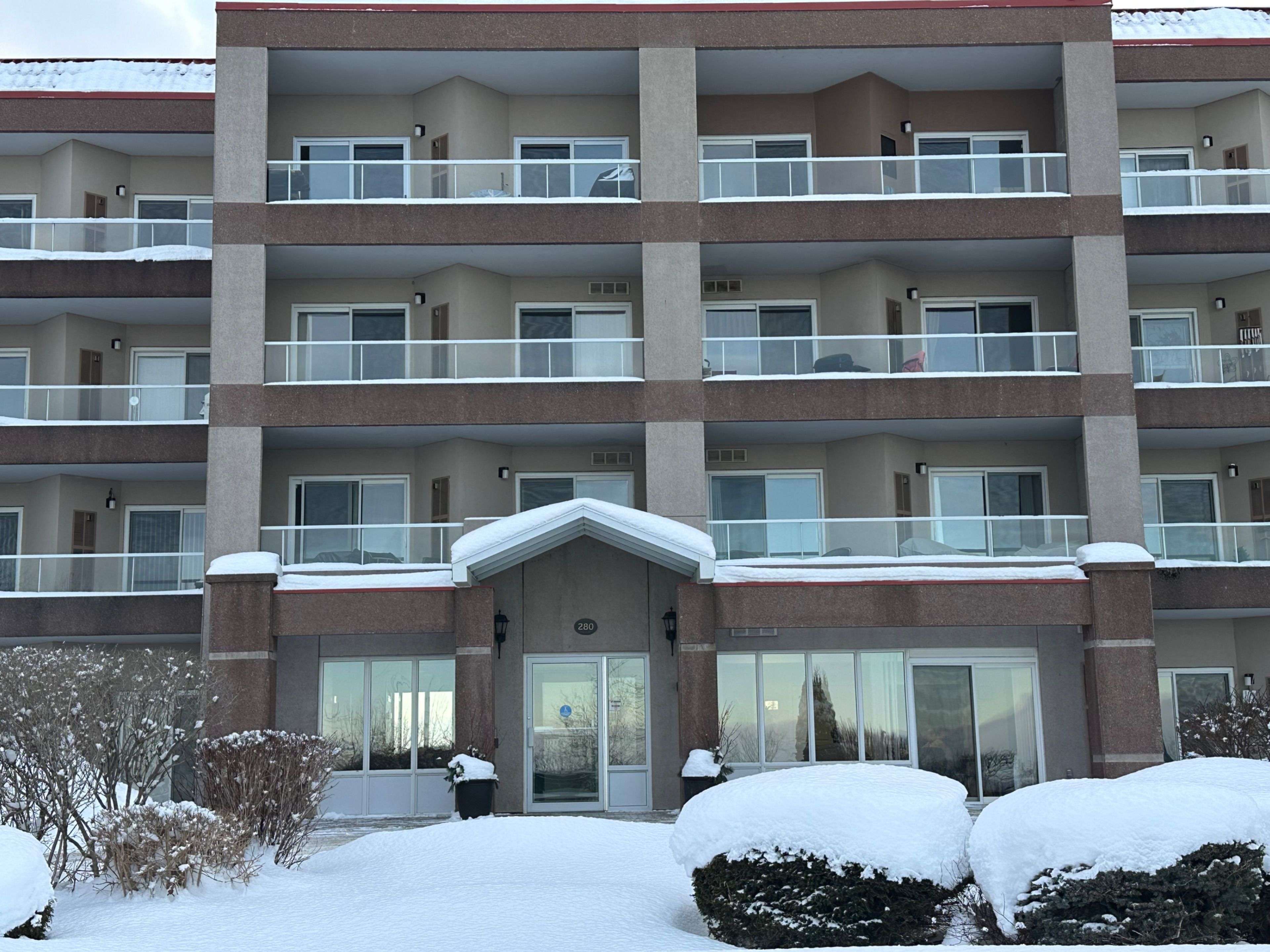 Midland, ON L4R 5N4,280 Aberdeen BLVD #403-PH3