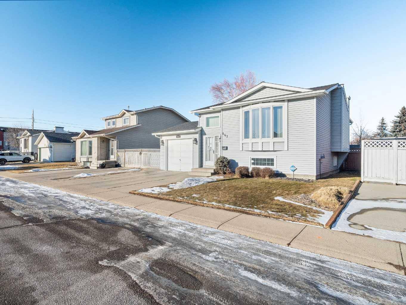 Calgary, AB T2A 7K1,147 Appletree Close SE