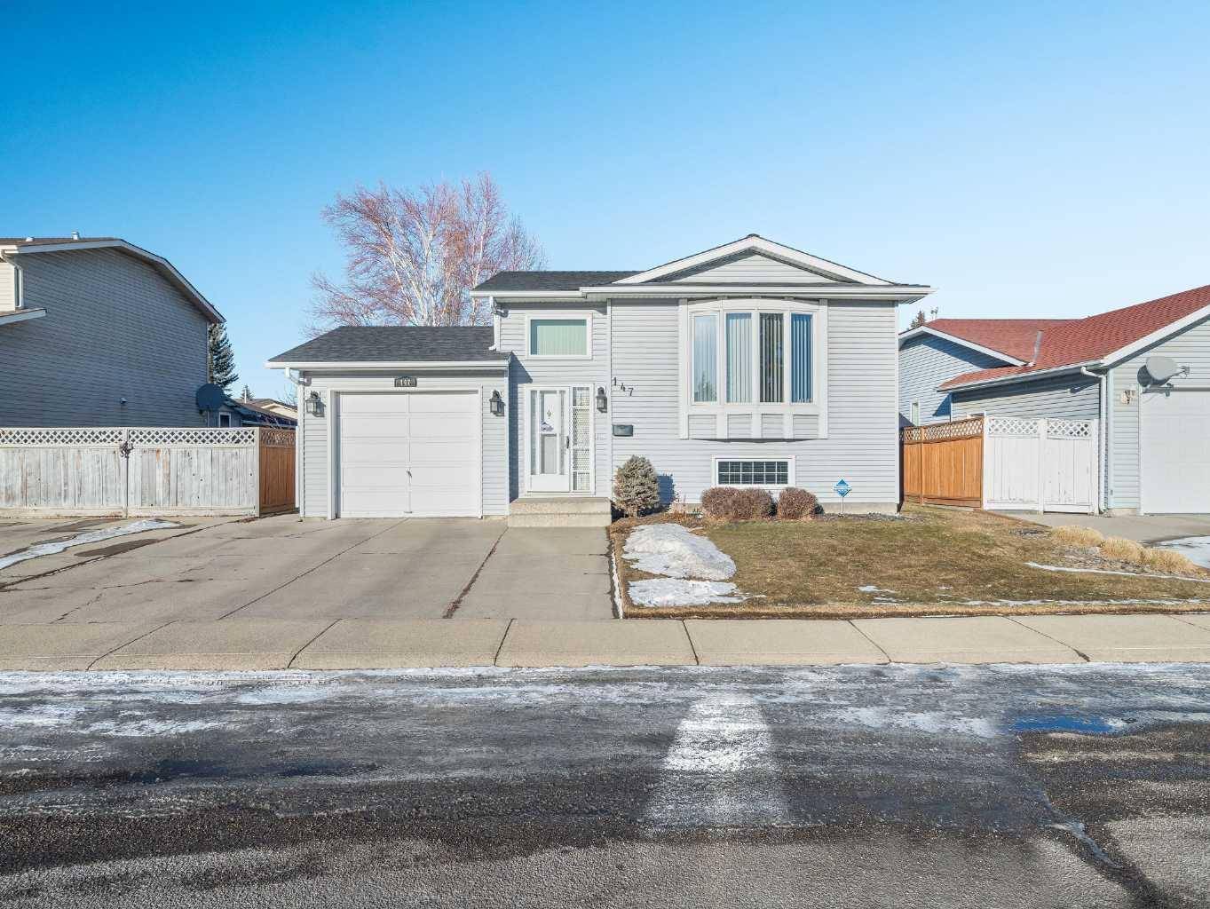 Calgary, AB T2A 7K1,147 Appletree Close SE