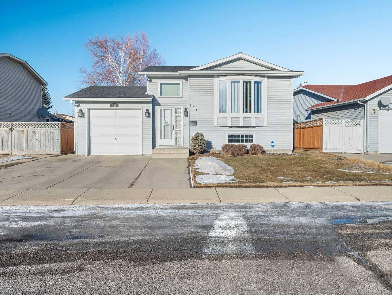 Calgary, AB T2A 7K1,147 Appletree Close SE