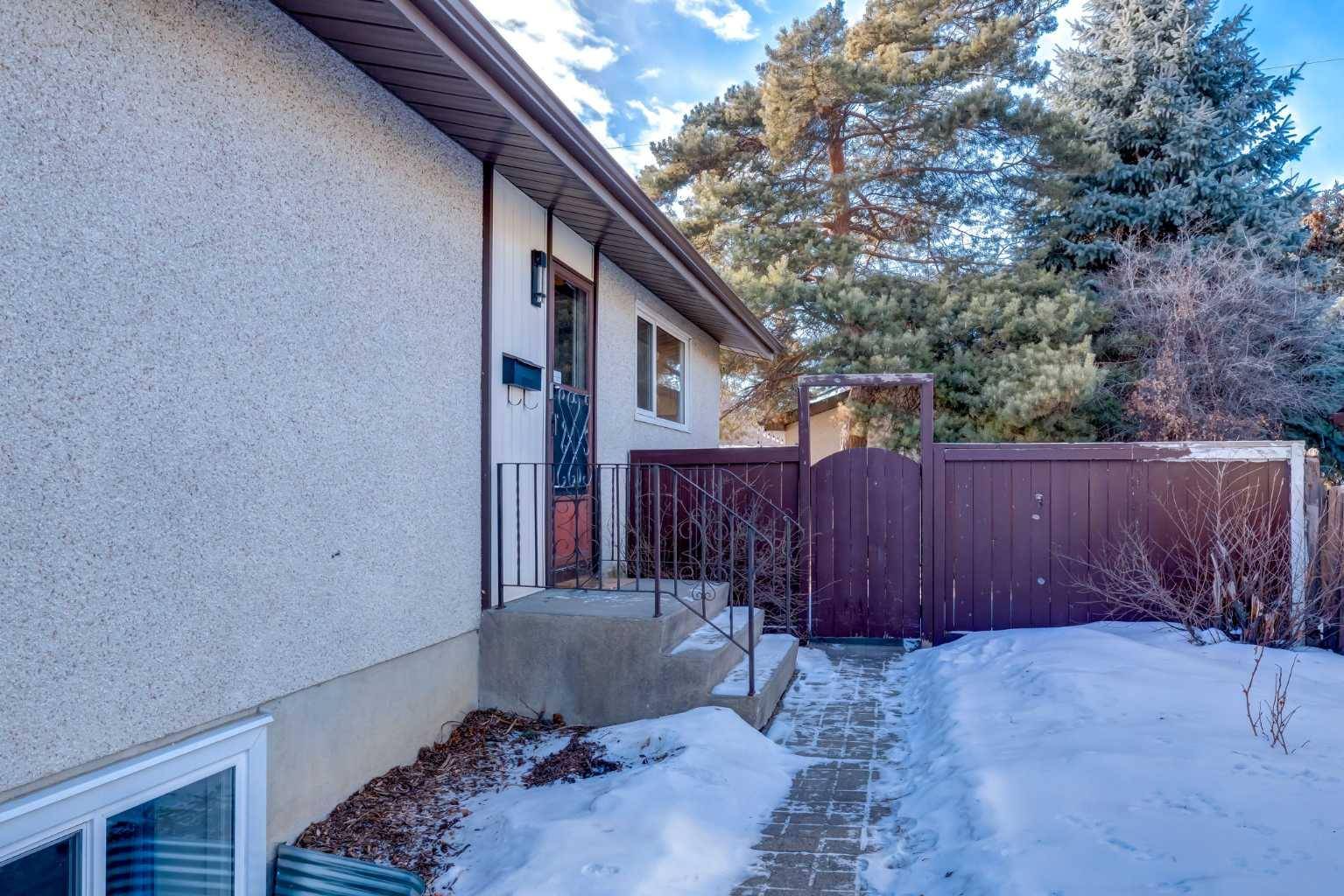 Calgary, AB T3E 5M3,6507 34 ST SW