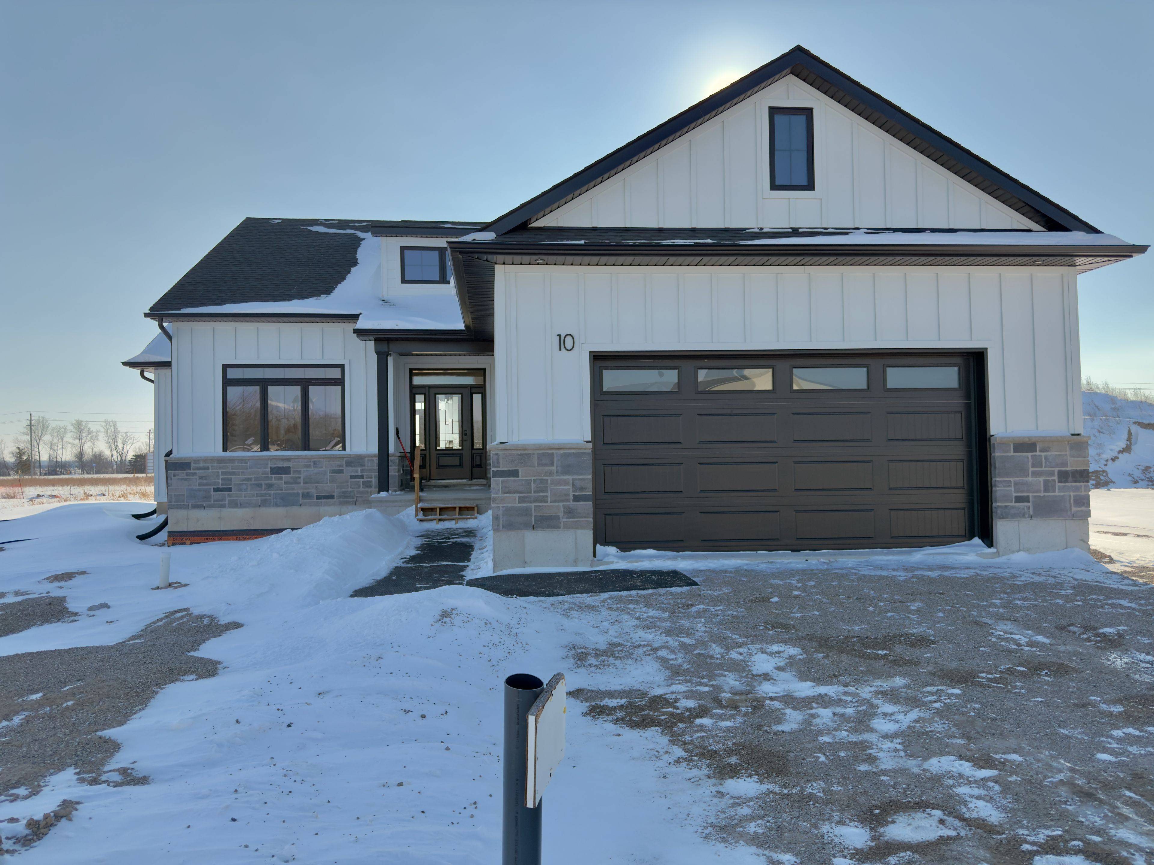 Lambton Shores, ON N0M 1T0,10 LOIS CT