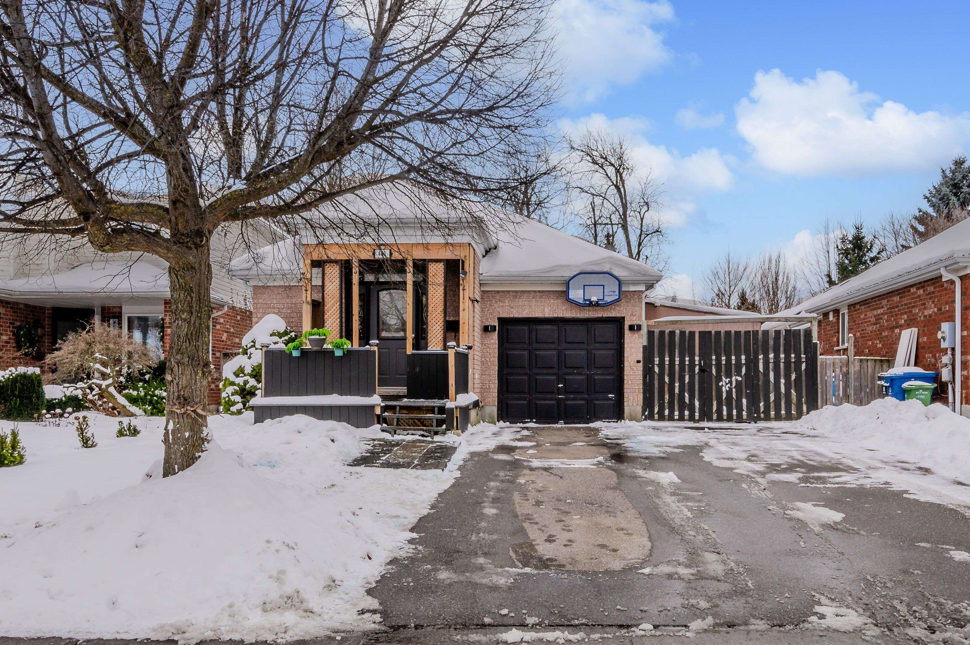 Guelph, ON N1E 7A4,400 Starwood DR