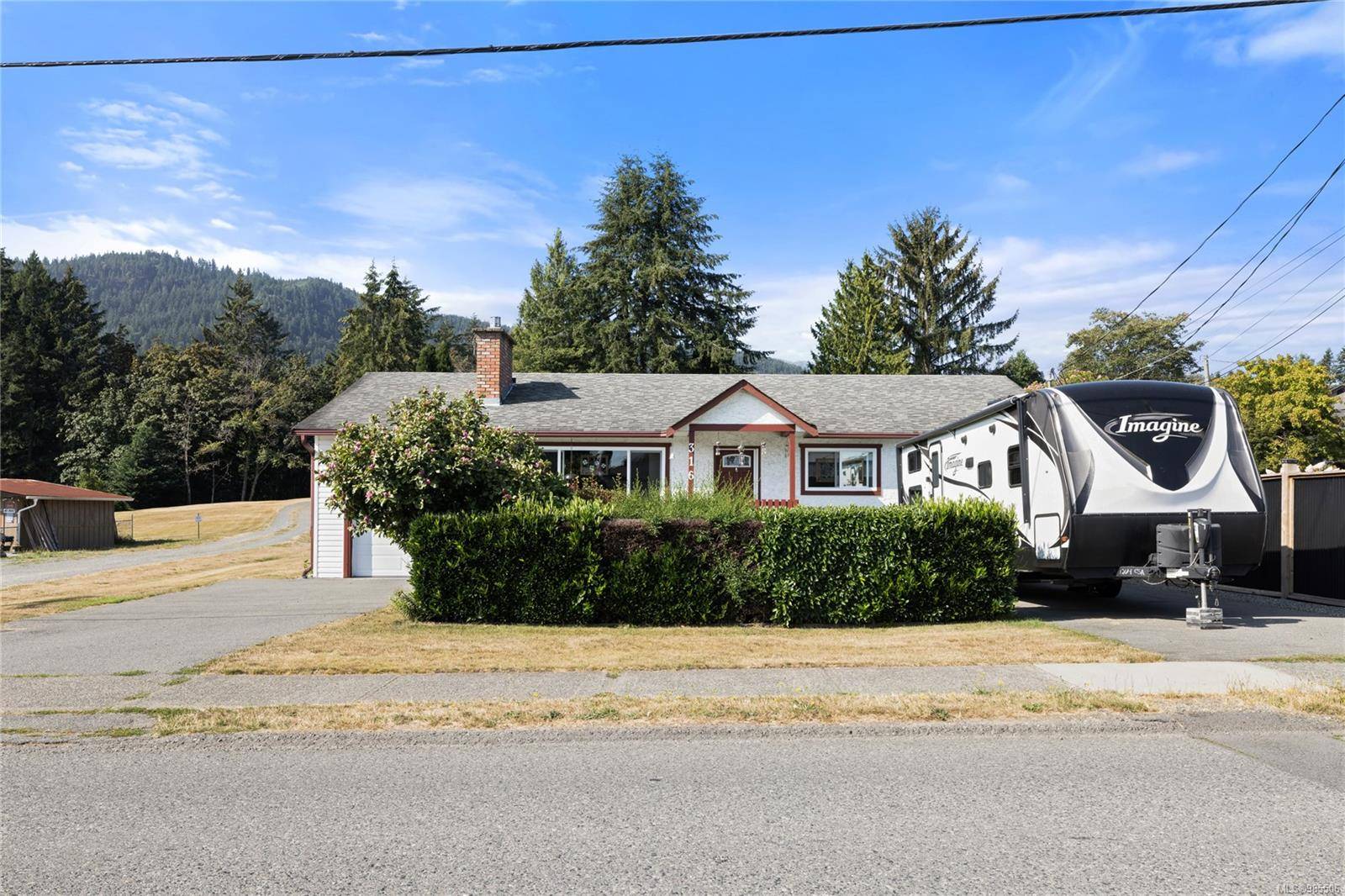 Ladysmith, BC V9G 1T4,316 4th Ave Exten