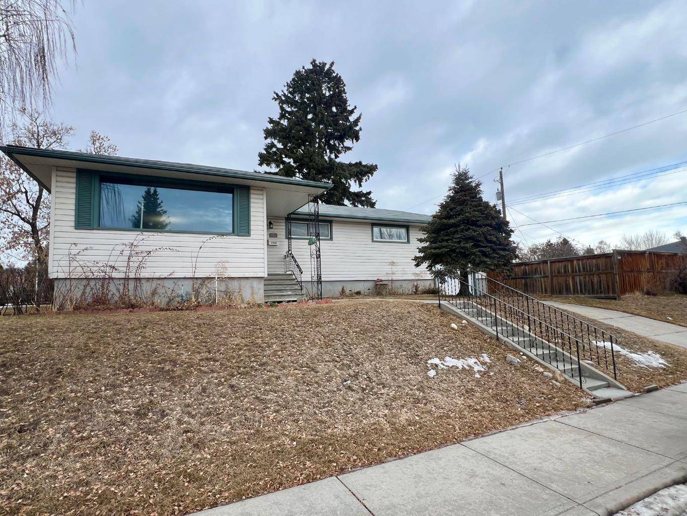 Calgary, AB T3E0L4,3808 25 AVE SW