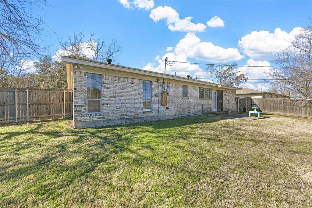 Fort Worth, TX 76133,5216 Wolens Way