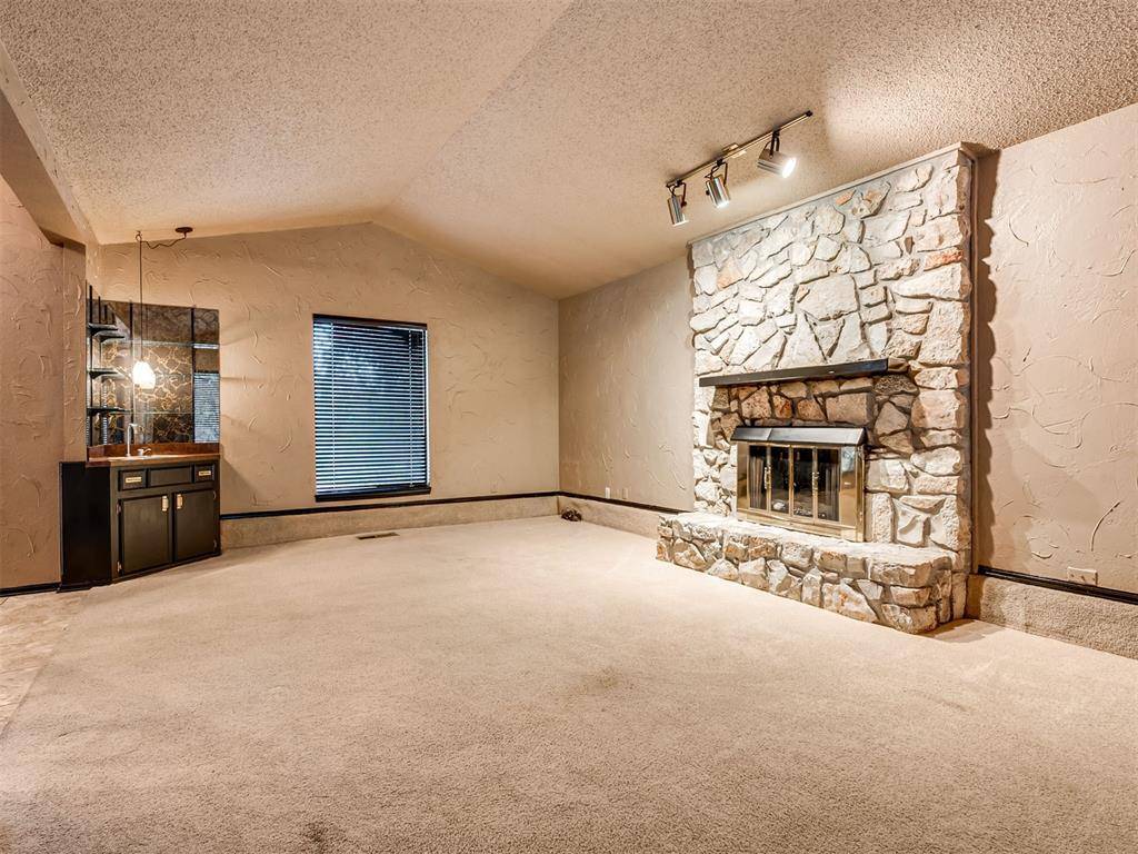 Oklahoma City, OK 73130,204 Country Lane