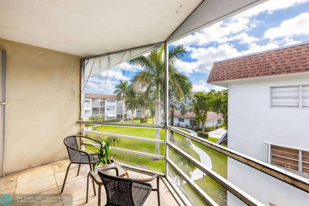 Deerfield Beach, FL 33441,400 SE 10th St  #317