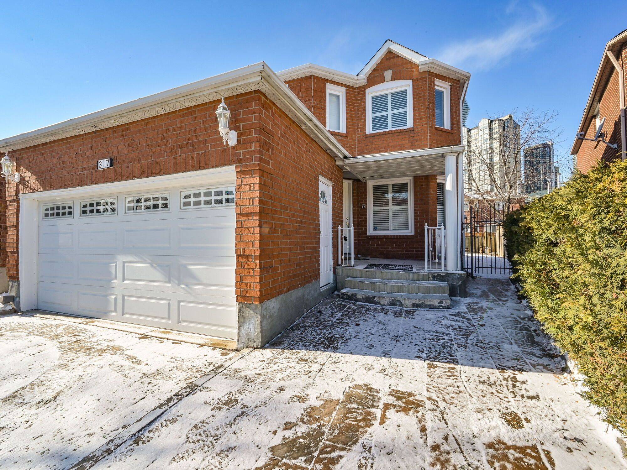 Mississauga, ON L5B 3J7,317 Macedonia CRES