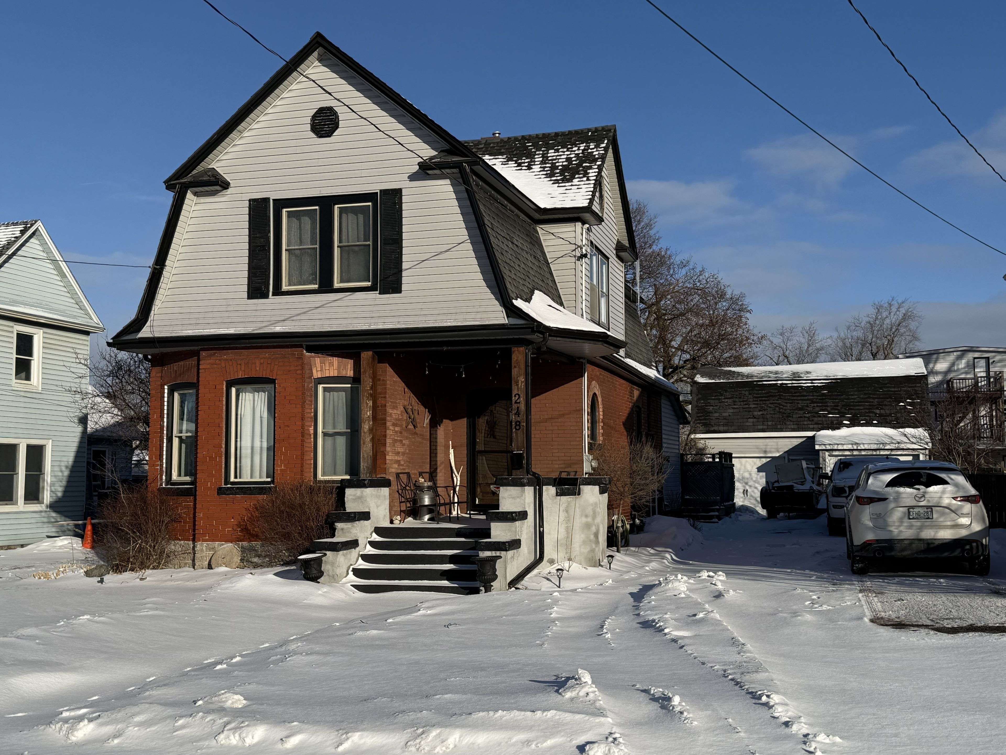 Fort Erie, ON L2A 2T6,248 Dufferin ST