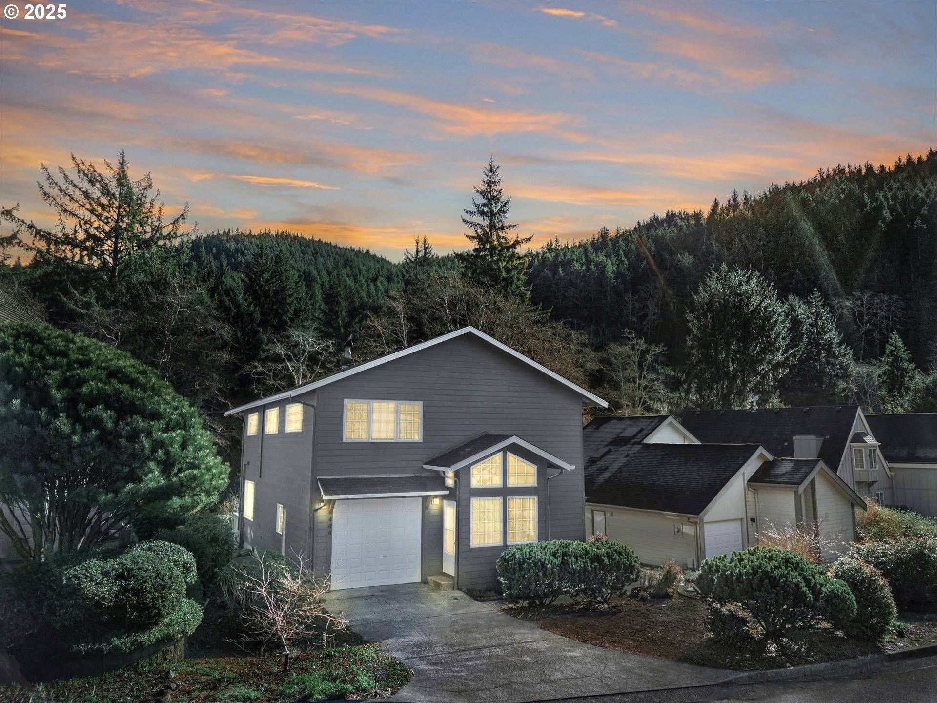 Yachats, OR 97498,444 COMBS CIR