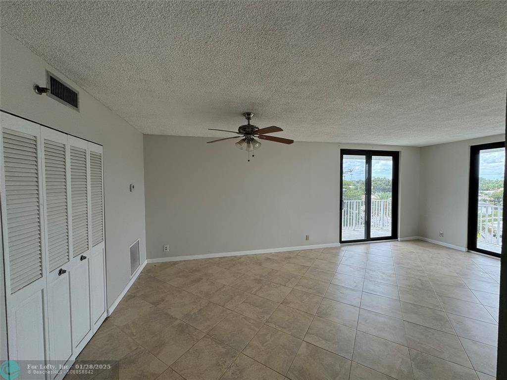 Hollywood, FL 33021,901 hillcrest  #401