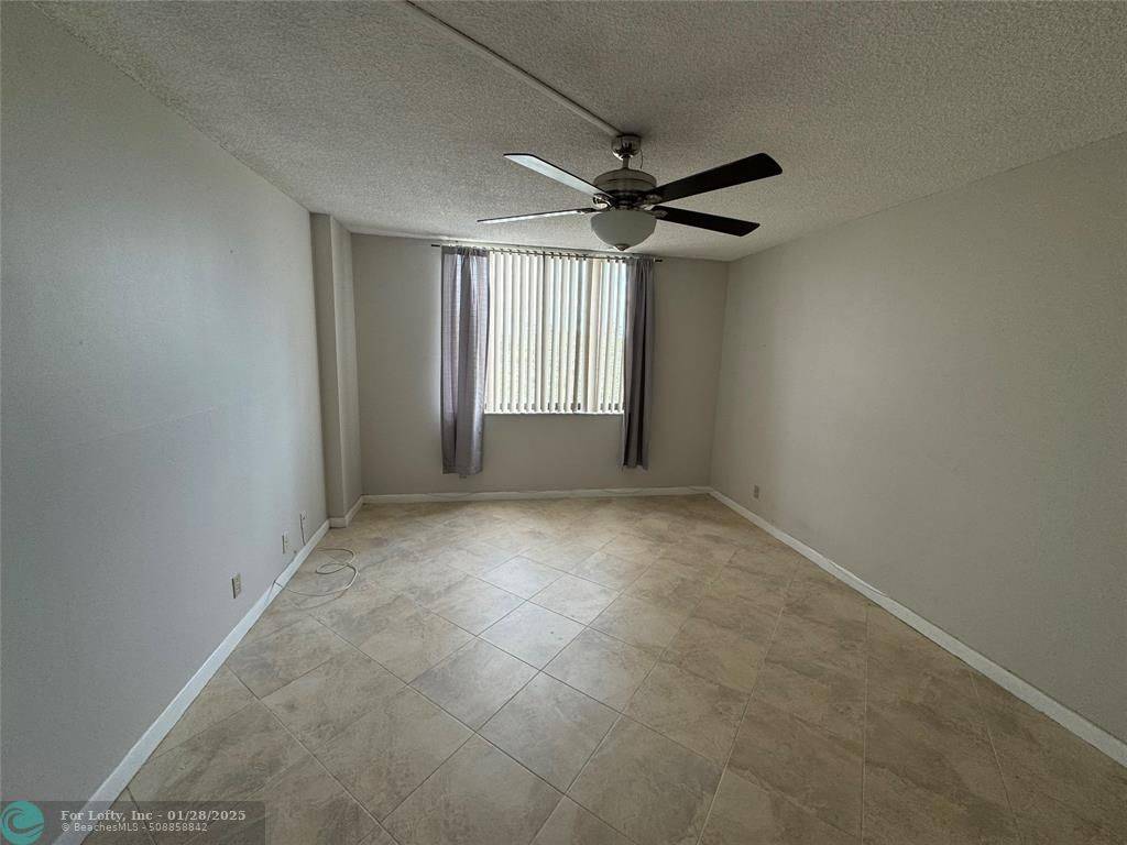 Hollywood, FL 33021,901 hillcrest  #401