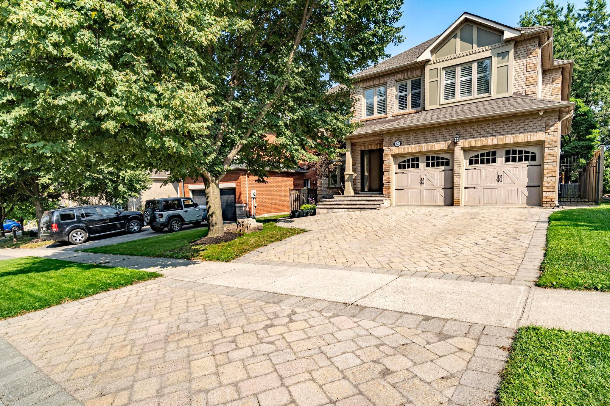 Oakville, ON L6H 6E4,1621 Bayshire DR